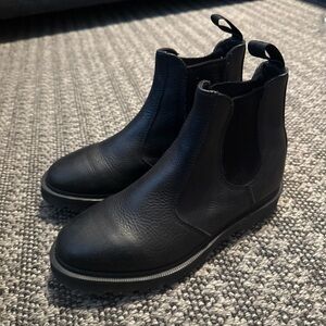 Dr. Doc Martens 2976 womens sz 7 black Leather Chelsea Boots